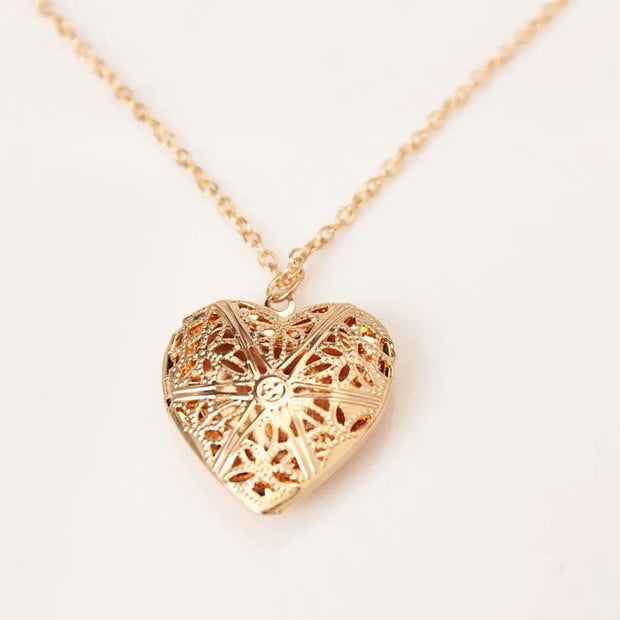 2019 Fashion New Personality Peach Heart Love Long Pendant Women's Necklace Metal Birthday Gift Jewelry Statement Necklace