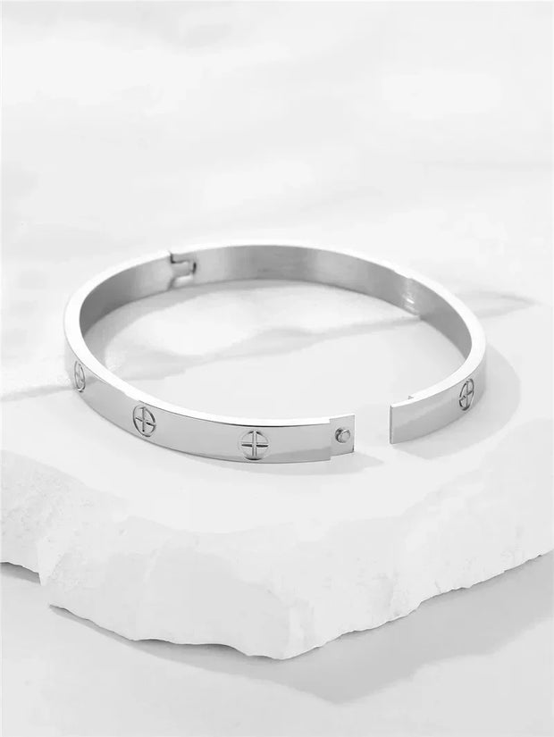 Stainless Steel Bracelet for Women Cuff Bracelets on Hand Couple Fashion Bangles Jewellery Accessories Gifts